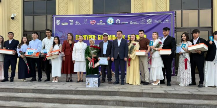 Қызылордада Қозы Көрпеш-Баян сұлу күніне орай 11 жұп некесін қидырды